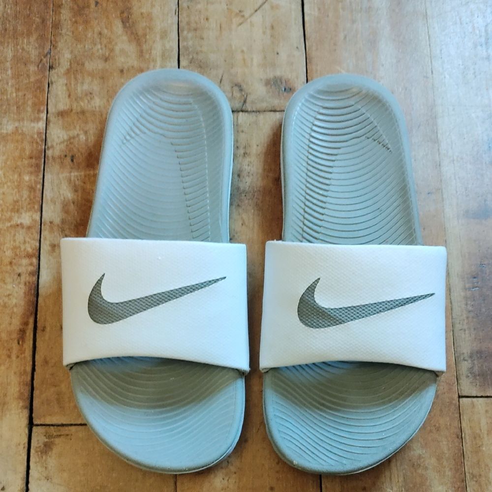 Nike Slides White Gray Sandals Size 7 Summer Vacation Beach Unisex